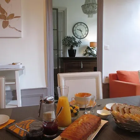 Chambres D'hotes Pascaline Bed and Breakfast *